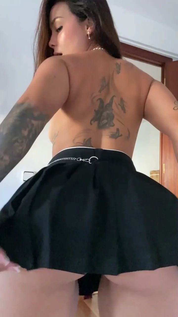 🔥 Thick Booty Teen Twerking in Mini Skirt Makes Dicks Throb 🍑💦