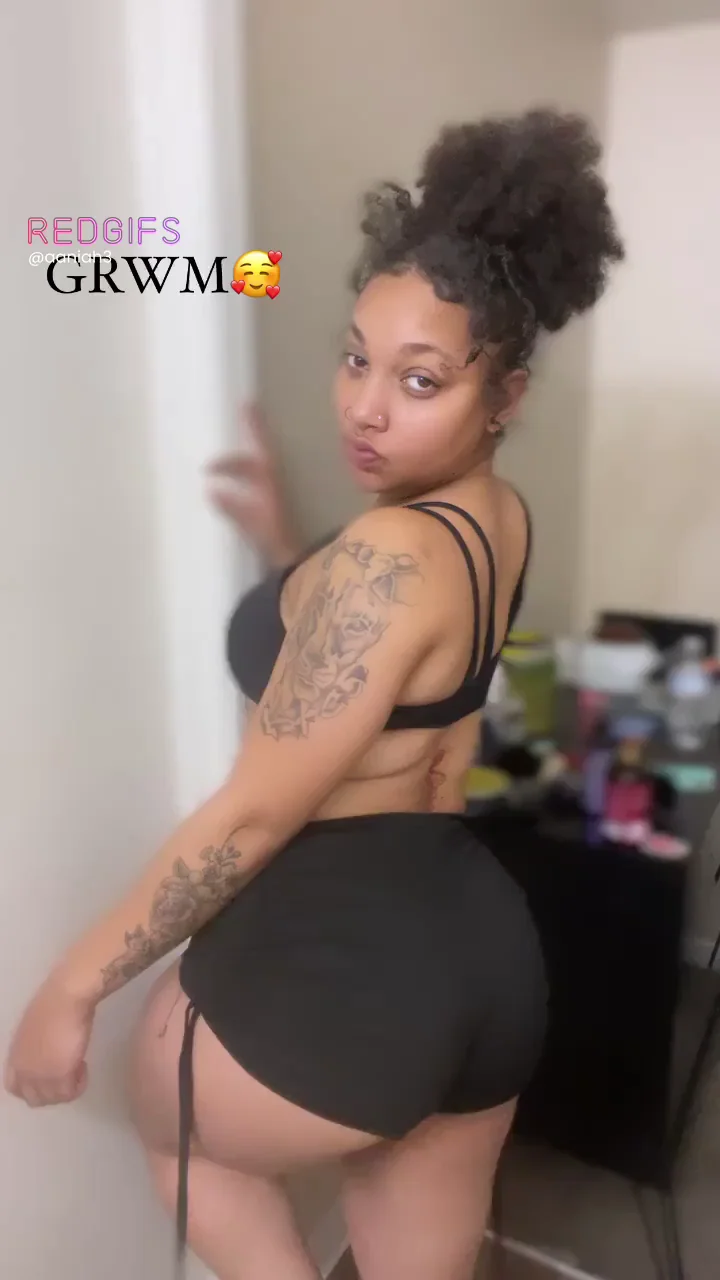 Ebony Babe's Thick Body Teasing That Dick Rock Hard