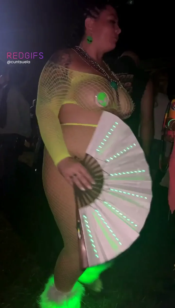 Festival Slut Flashing Her Juicy Pussy in Neon Mesh
