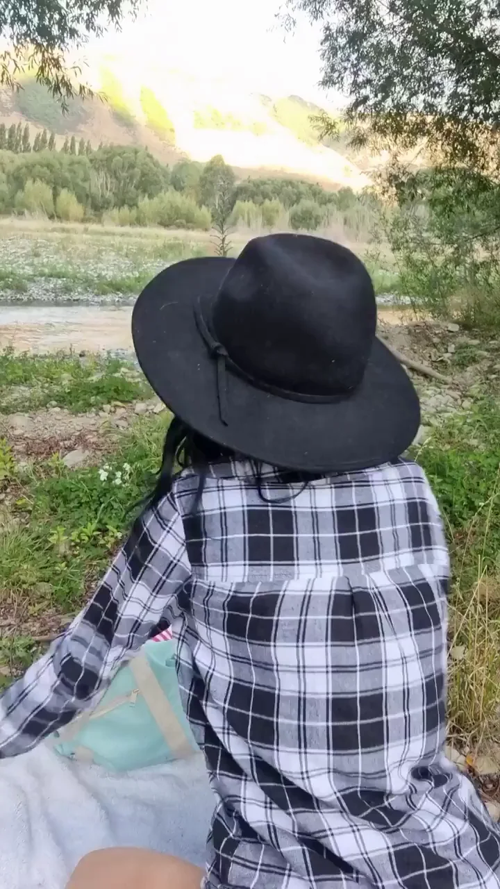 Letting the air hit my pussy 😉