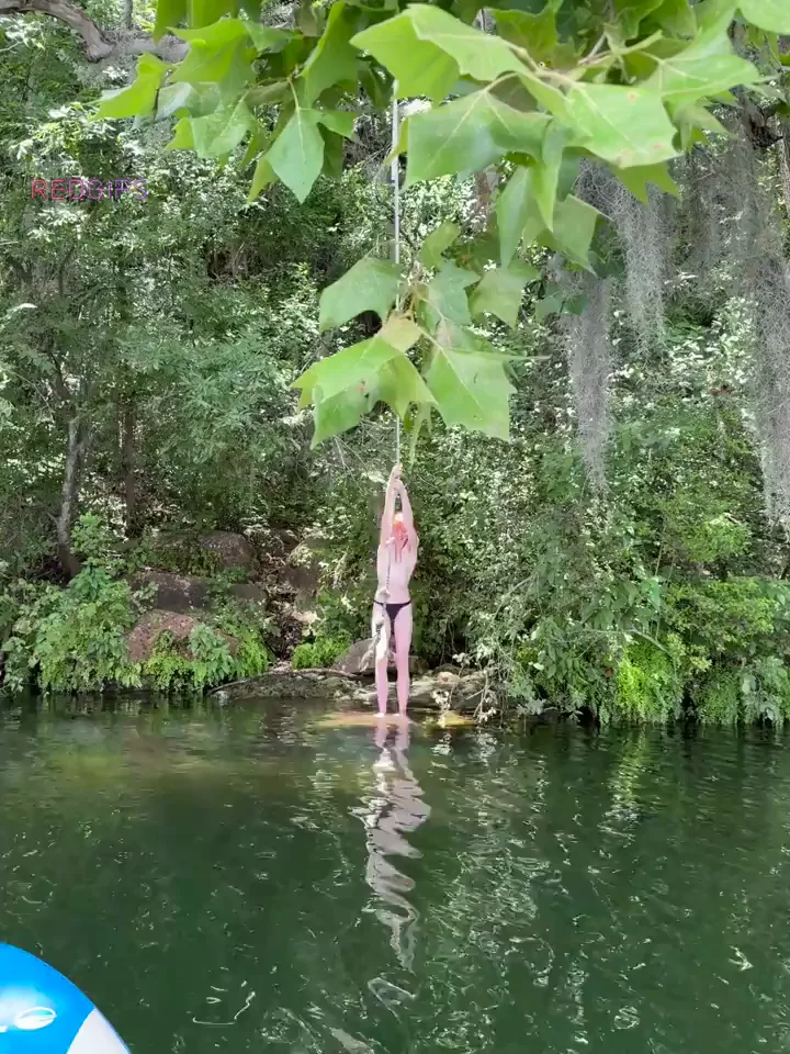 A big exhibitionist splash