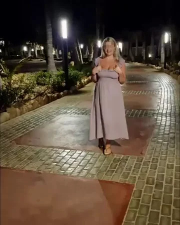 Got a little frisky on the walk back from the restaurant [GIF]