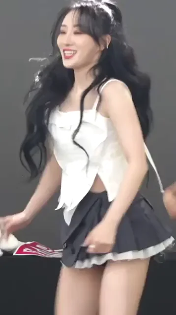 Sua's Slutty Kpop Skirt Tease Fap Fuel