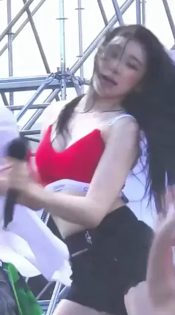 🔥 Lee Chaeyeon Slaying in Red Bra & Tiny Shorts Dance 😈💦