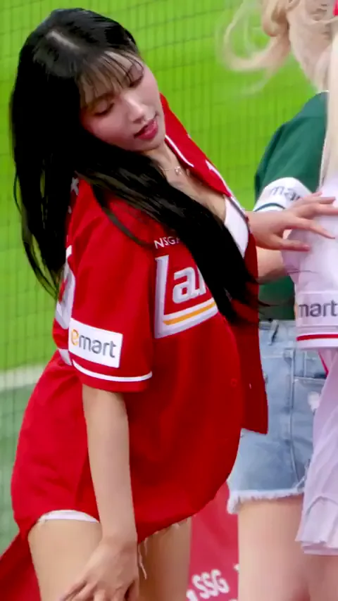 LIGHTSUM Chowon & Yujeong Kpop Slutty Baseball Tease 🔥🍑
