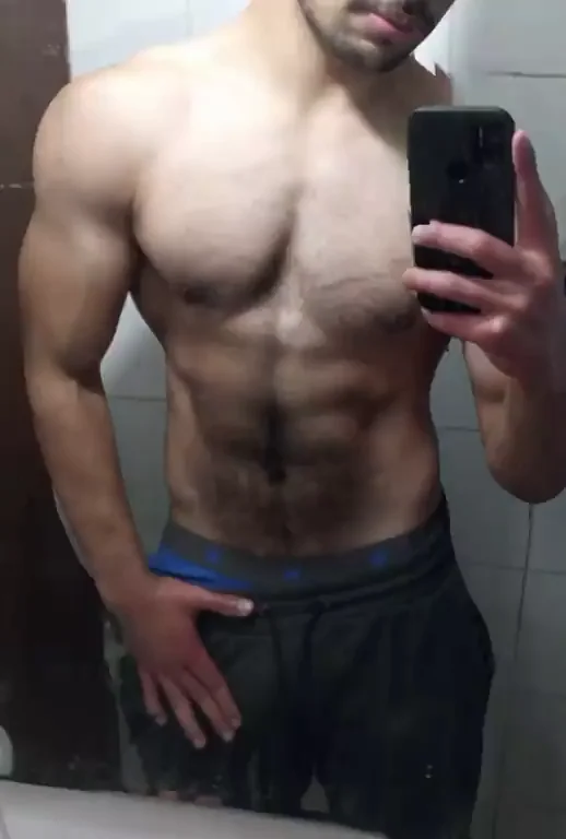 😏 Relaxed Stud's Swole Mirror Flex 💪🍆