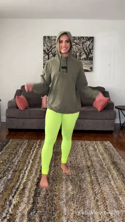 Serious Yoga Slut Skills in Neon Pants 💦🧘‍♀️