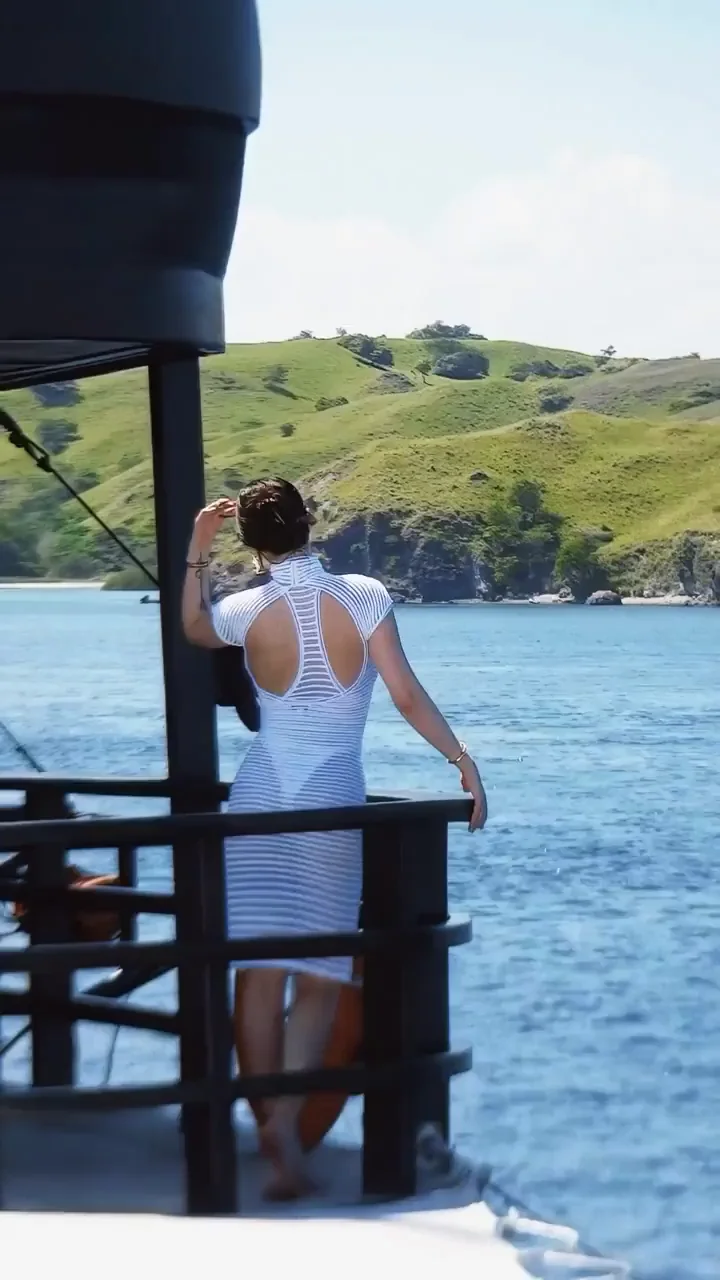 Liya looking hot as fuck in different swimsuit