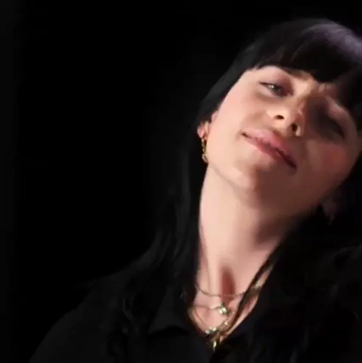 Her expressions my god !!