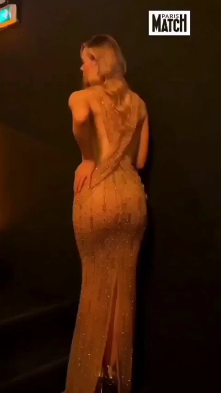Elle Fanning's Slutty Sequin Ass Tease on the Stairs