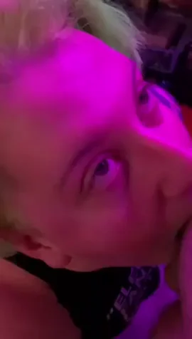 eye contact while throating is my favorite thing😈🖤