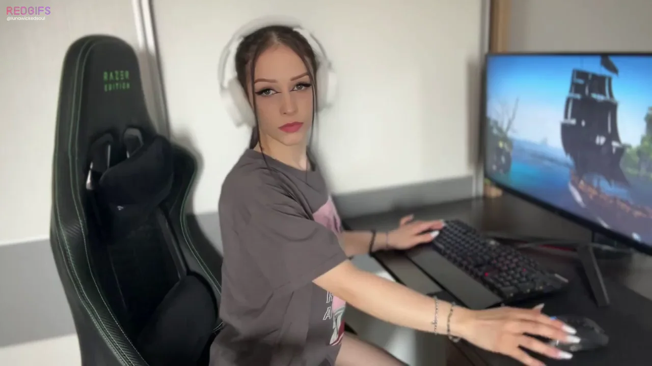 Tiny goth tits and gaming