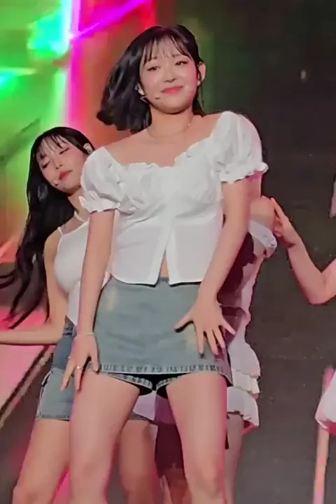 LIGHTSUM Yujeong's Slutty Mini Skirt Dance Tease