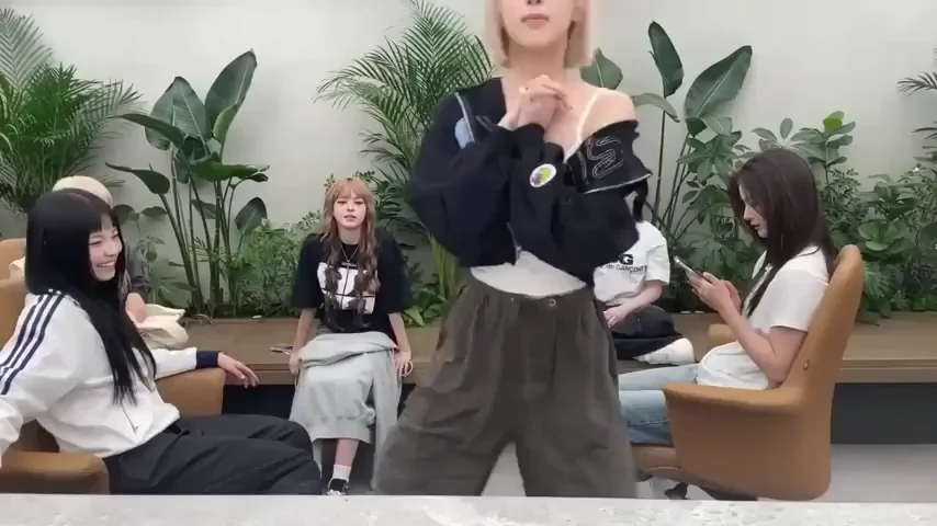 🔥 NMIXX Bae & Haewon Naughty Spank Fest 🍑💥 Audio in Comments