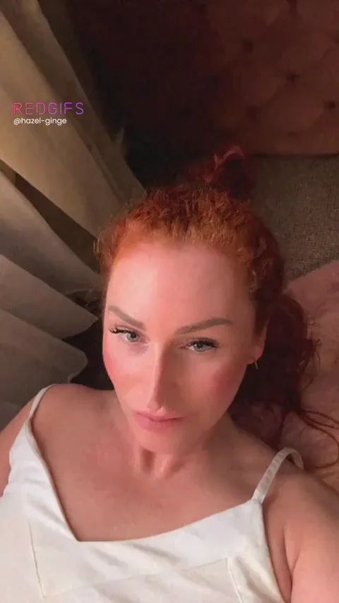 🔥 No Panties for This Hot MILF on Sunny Days 😈