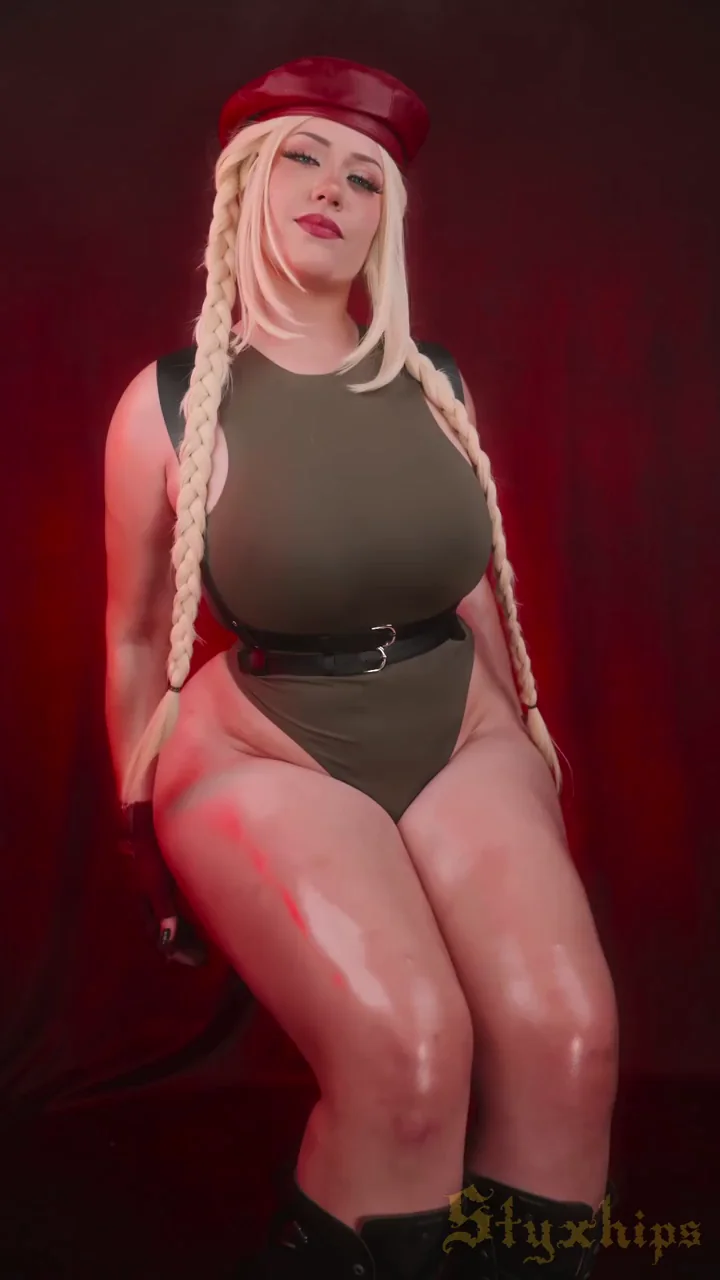 Oiled up thighs DEMAND worshiping