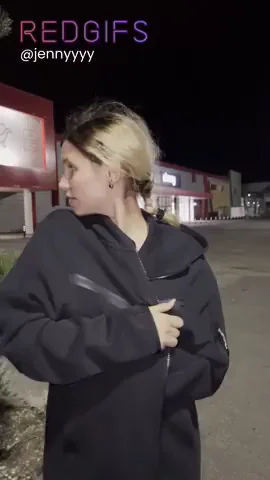 Bra-less Slut Vibes in Public Night Flash 💋🔥