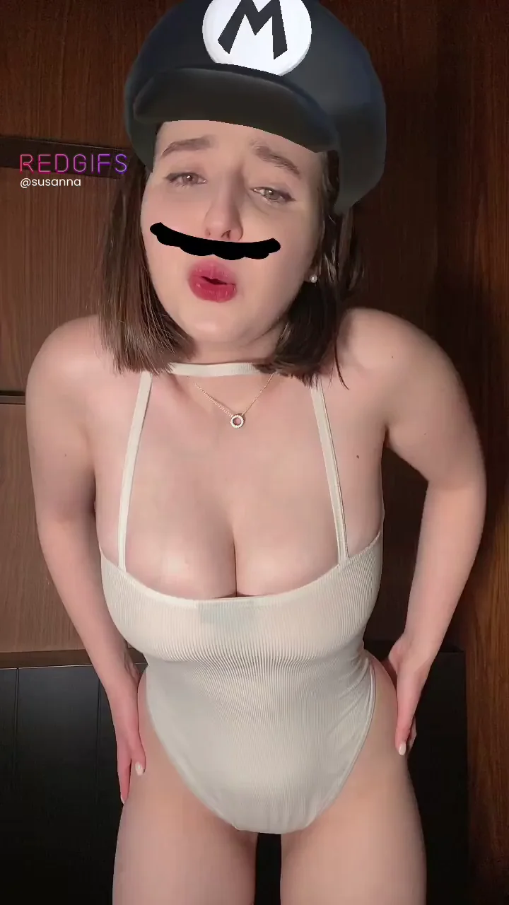 🍑 Super Mario Slut Strips & Teases Her Juicy Tits & Ass 🥵