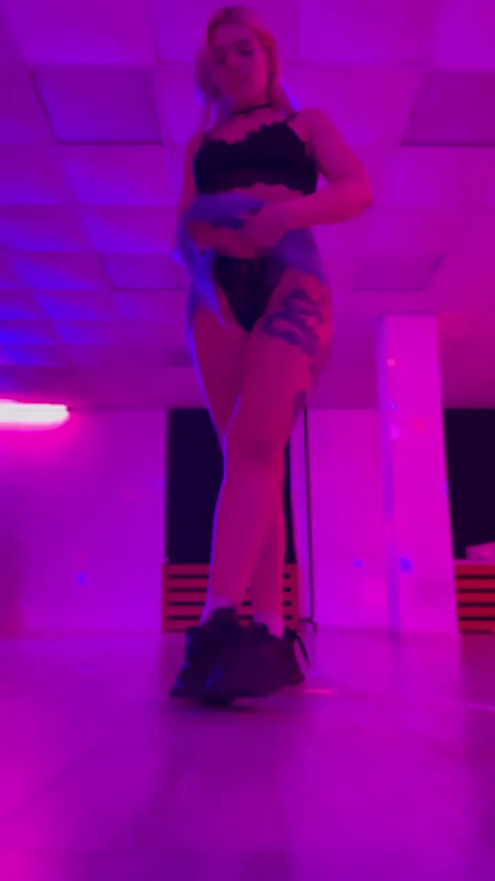 🔥 Marsitwerk's Juicy Ass Twerk GIF 💦