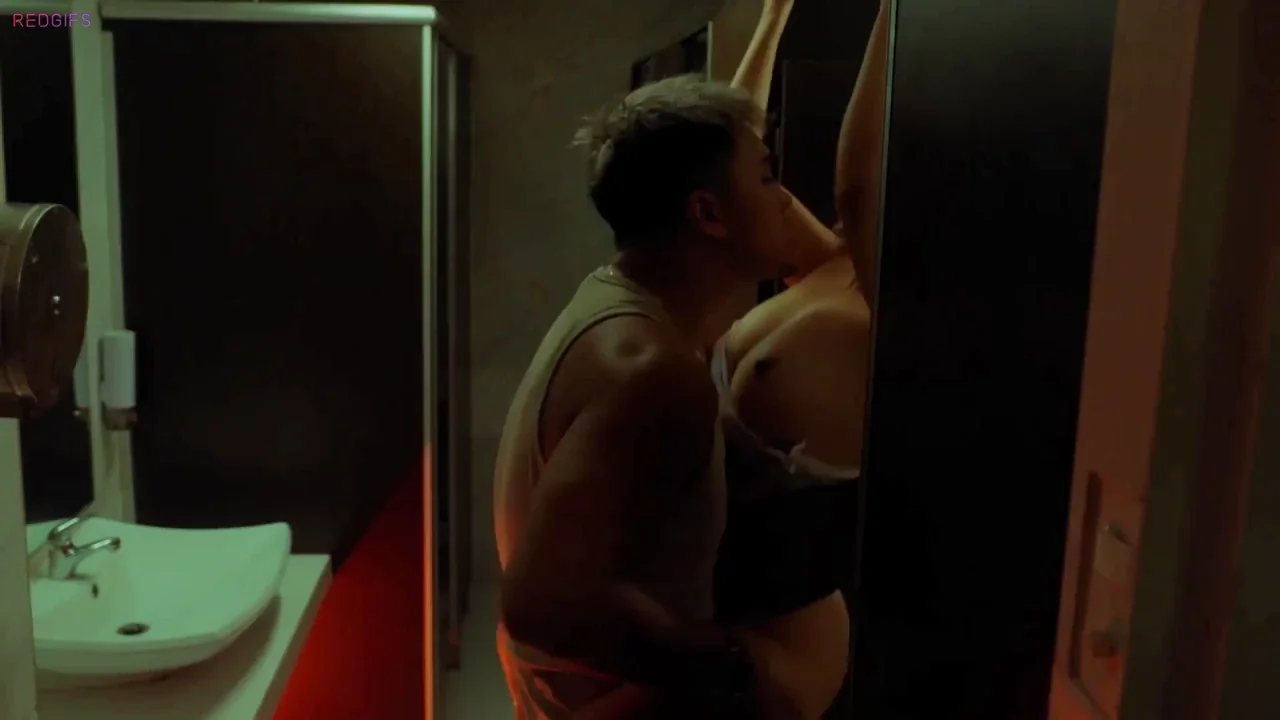 Angela Morena's Steamy Bathroom Grind in Kaskasero (2024)