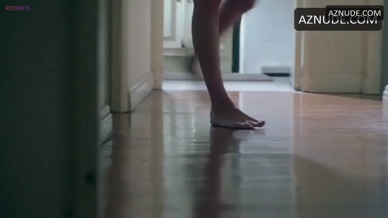 Angelina Jolie Nude Tease in Gia