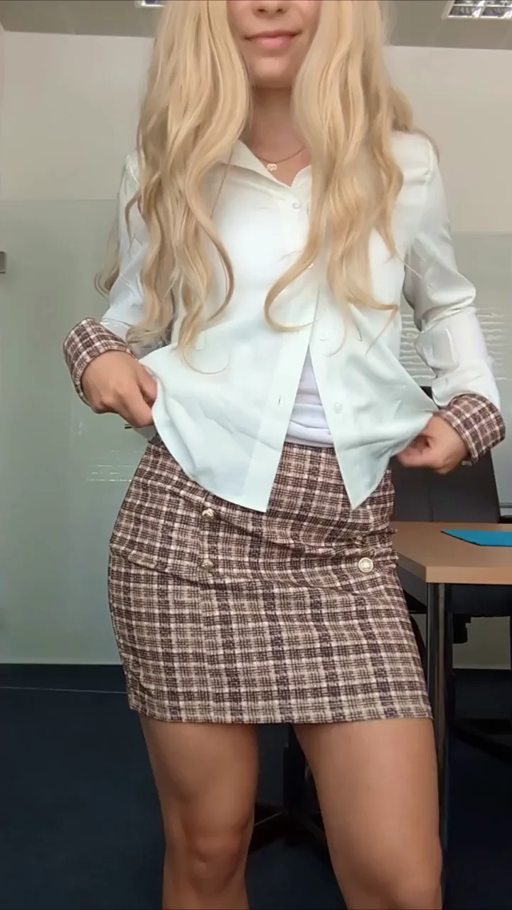 You walk into the meeting room and see me flashing, wyd?