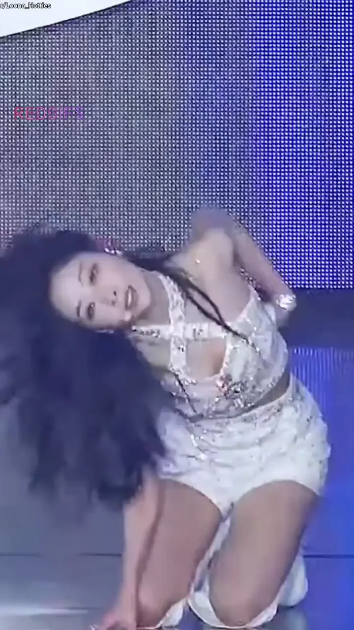 Yves (Ha Sooyoung) Teasing in Sexy Outfits 😈💦