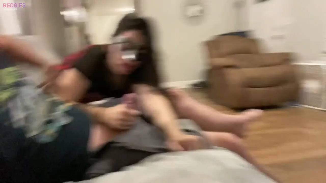 🔥 Slutty Babe Sucks Little Cock for Hours 💦👅