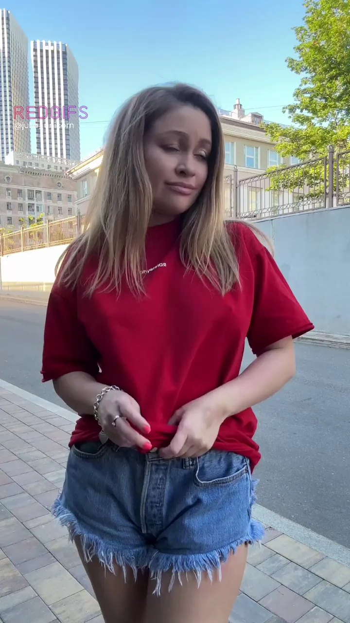 Some bouncing tits to say u hi