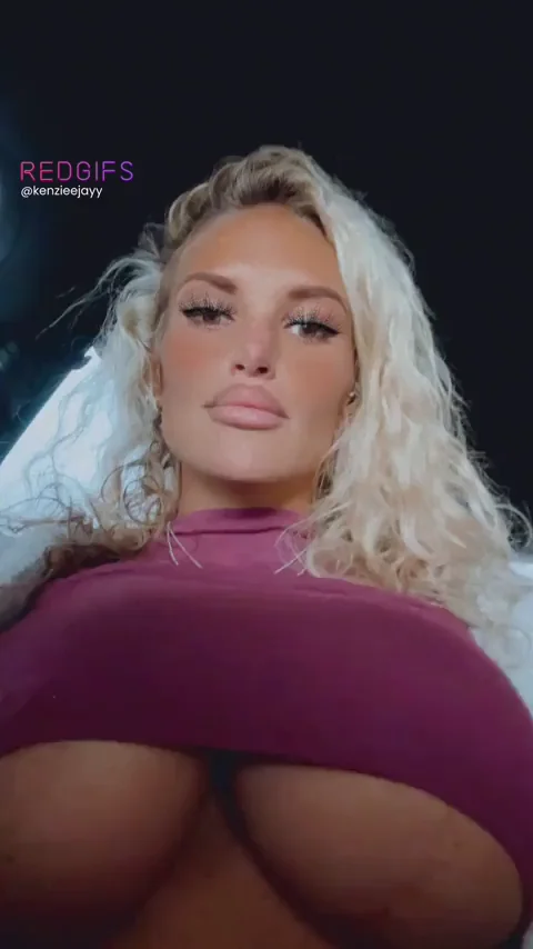 Underboob Cruisin'