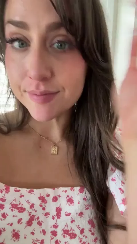 I didn’t wear panties under my dress so now everyone can tell I got creampied
