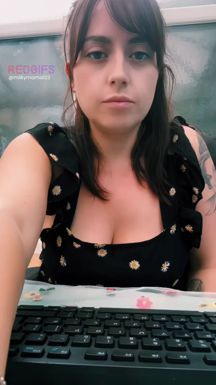 Swinging my tits while I’m working