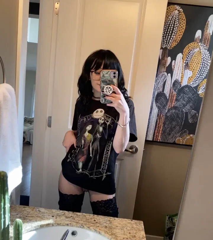 32YO Gamer Nerd Egirl Flashes Juicy Ass in Thigh-High Stockings