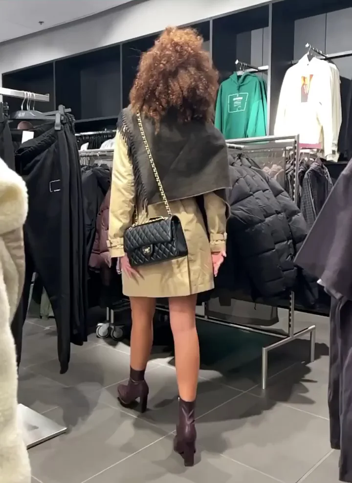 🛍️ Mall Slut Flashes Juicy Ass 🍑 What Would You Do?