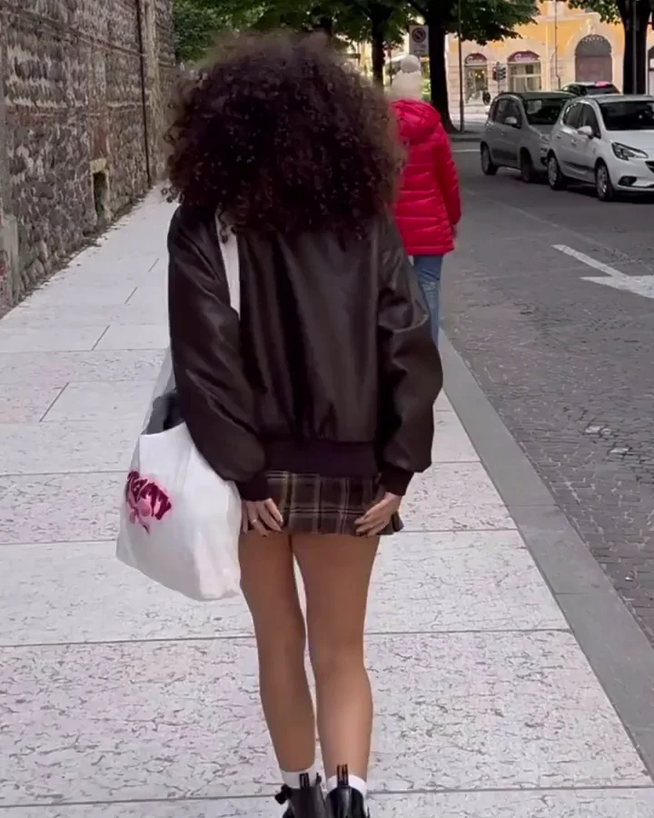 Date Night Tease: My Slutty Skirt Flash on the Street? 😈🍑