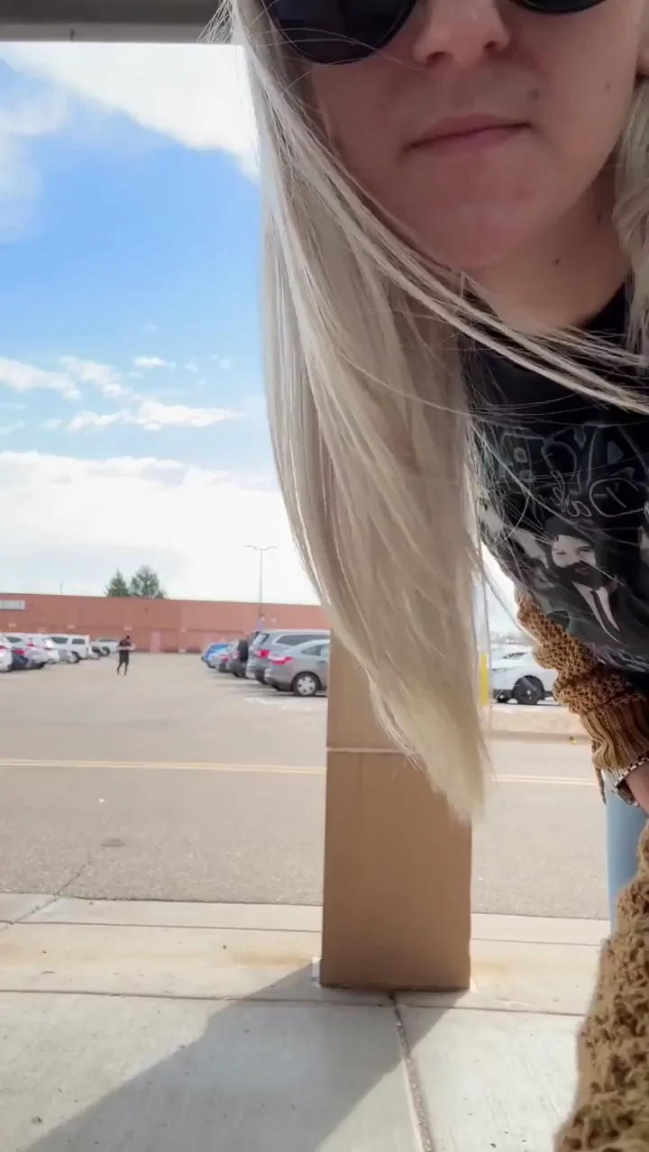Saw this hot guy out shopping, couldn’t resist [gif]