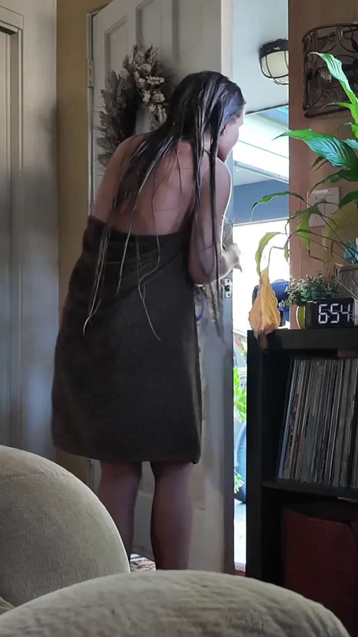 Nervous Slut's First Naked Pizza Dare 😅🍕🔥 [GIF]