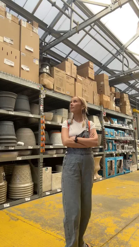 Getting my garden going today, thought I would see if I could get you going too 😈🌱☀️ [GIF]