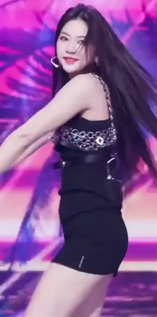 🔥 STAYC Isa Teasing Ass & Tits in Tiny Hotpants 💦