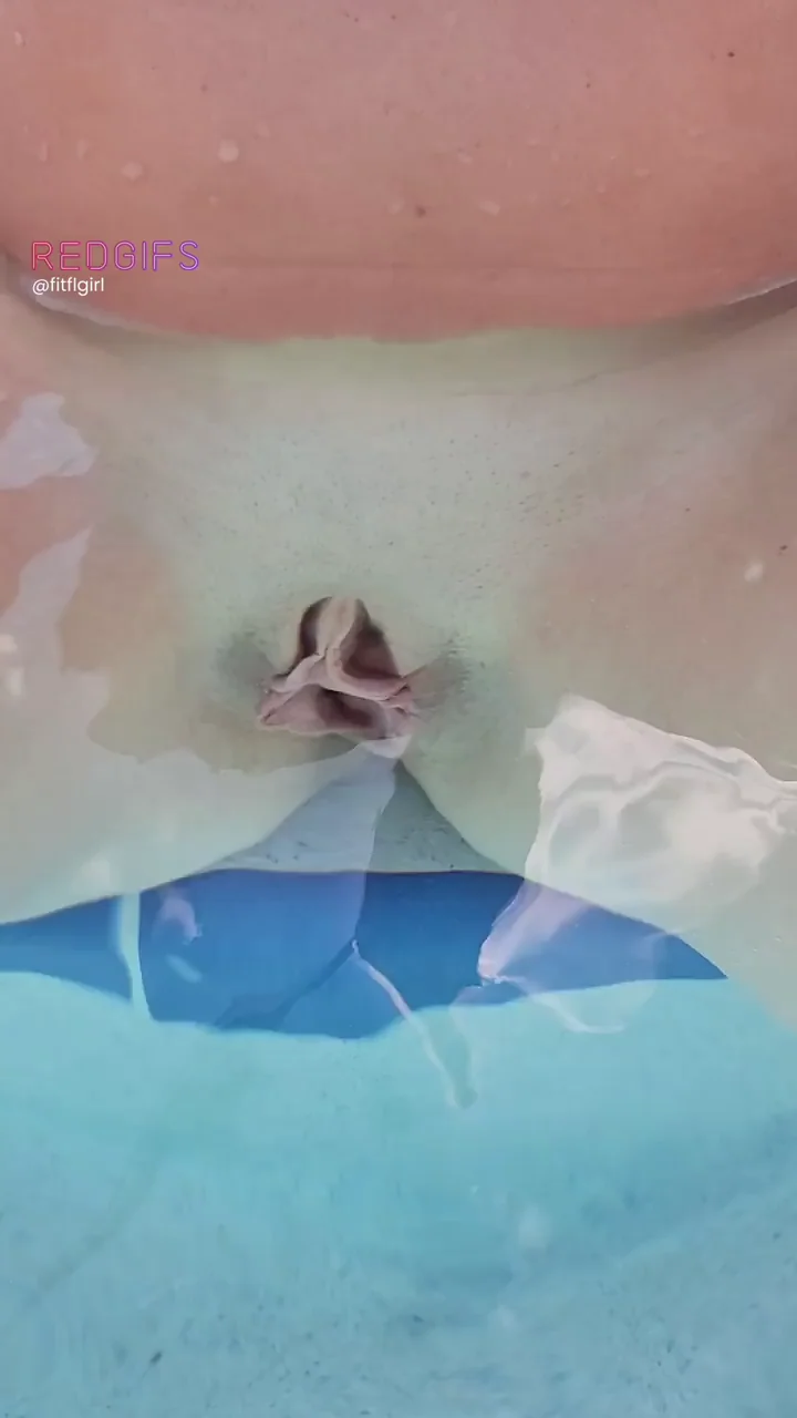 Watch my lippys wiggle while I giggle