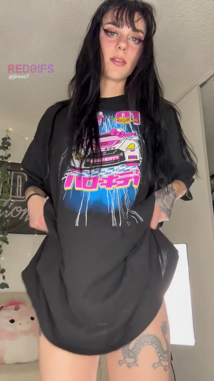 Petite Slut Teases Her Tiny Body & Juicy Ass 😏🍑💦