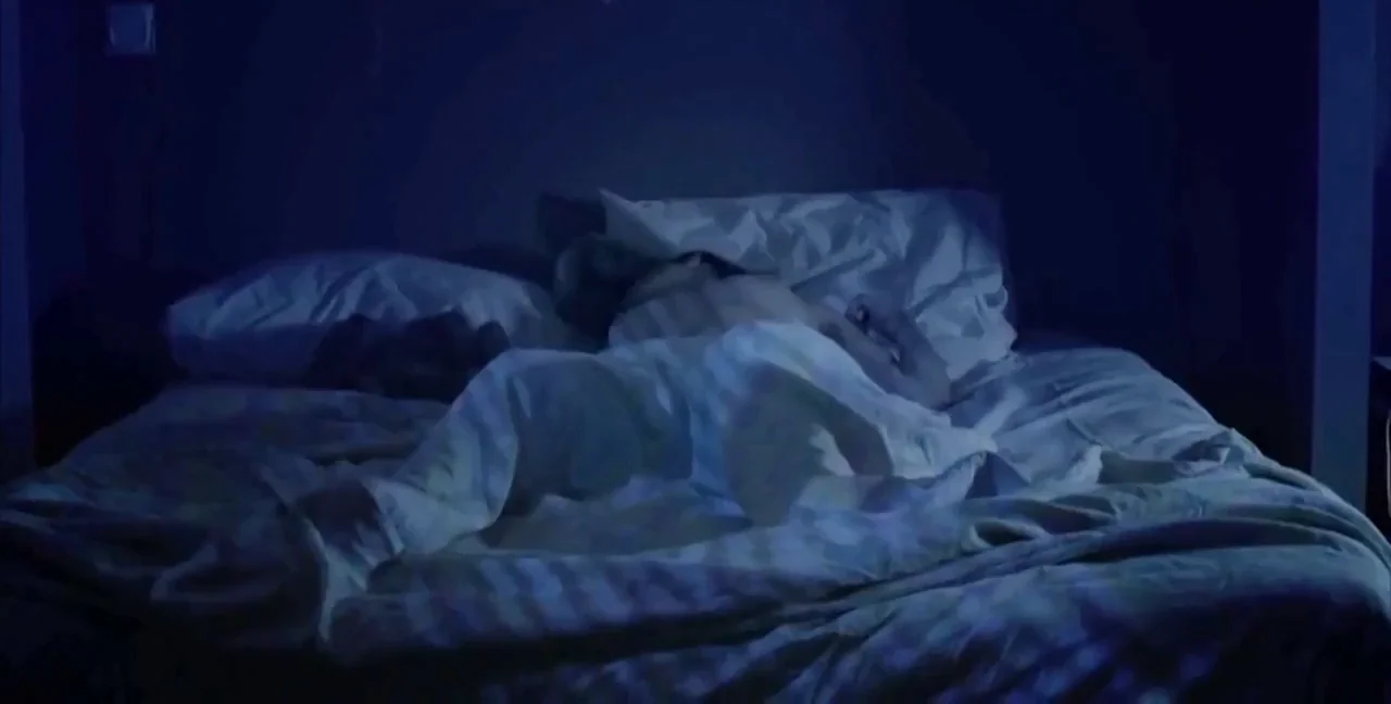 Helene Zimmer's Steamy Bed Masturbation in Q/Desire