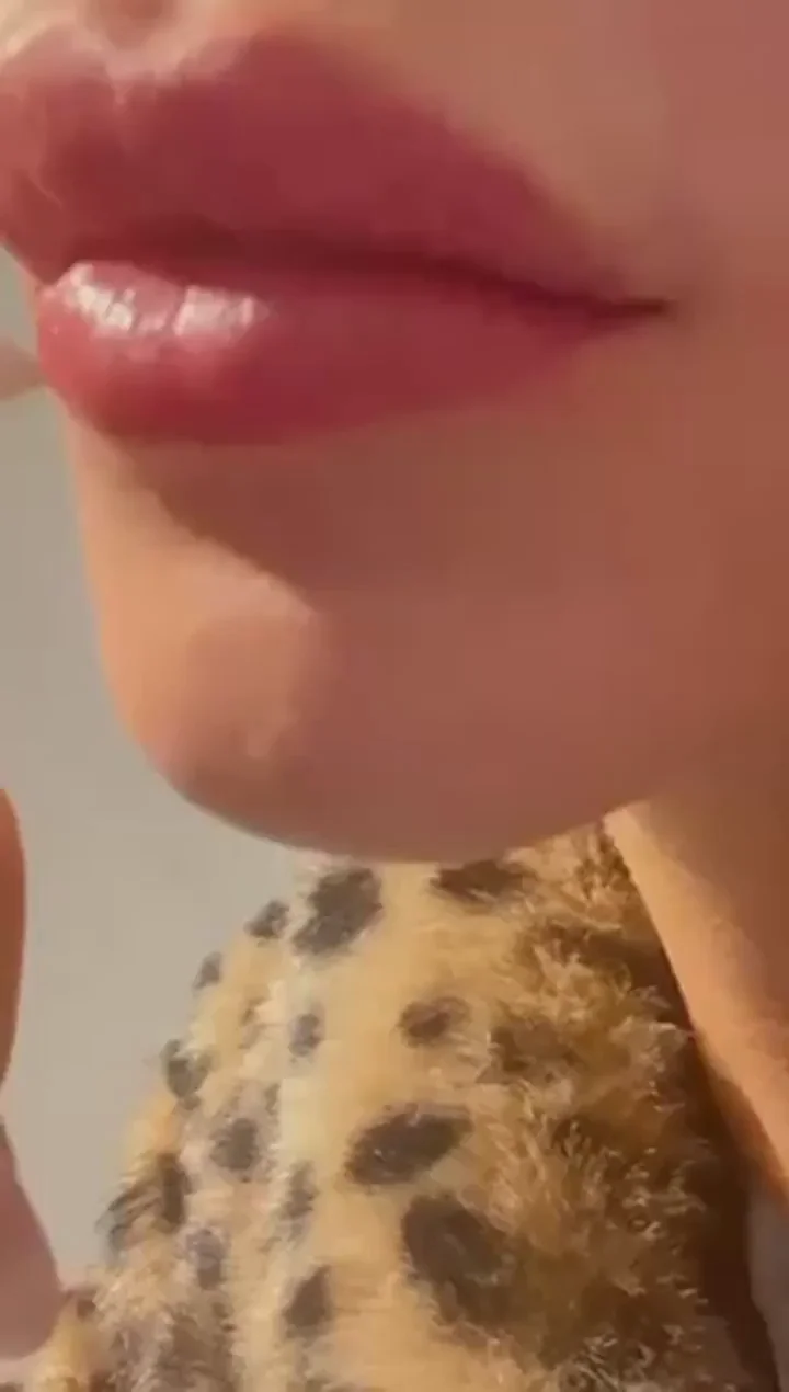 Feel My Juicy Lips 👅💋