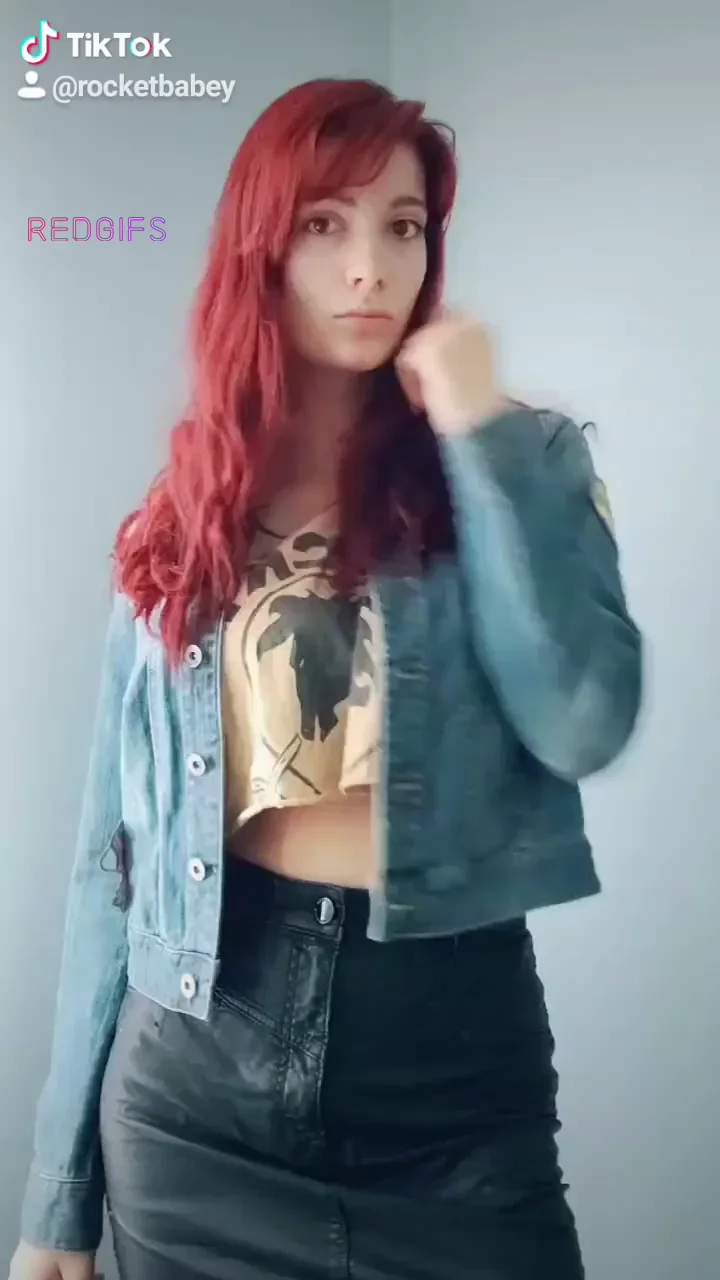 Redhead TikTok Tease: Jump Cuts to Slutty Curves