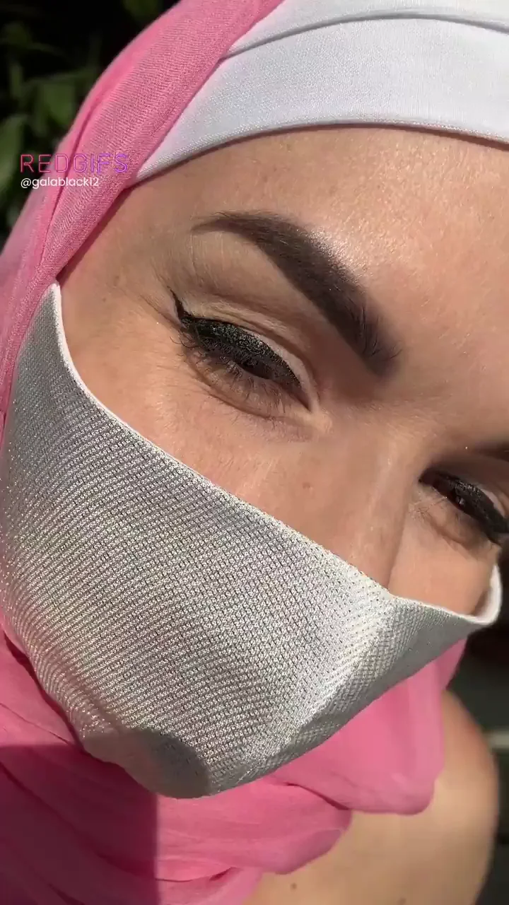 🌞 Hijab Slut Loves Teasing in the Sunshine 😈