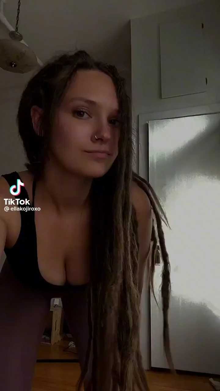 🍰 TikTok Thot's Juicy Cake Ready to Eat 😈🍑