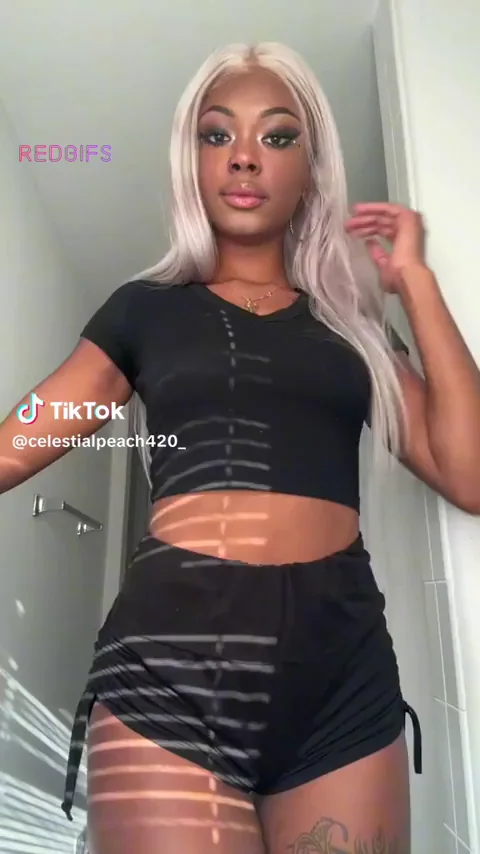 Petite Ebony Peach Tease 🍑🔥