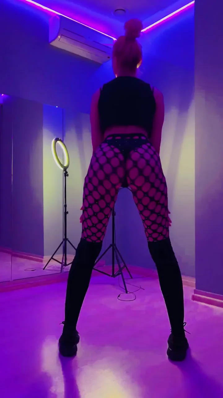 Hats Off to That Phat Ass Twerk Fest
