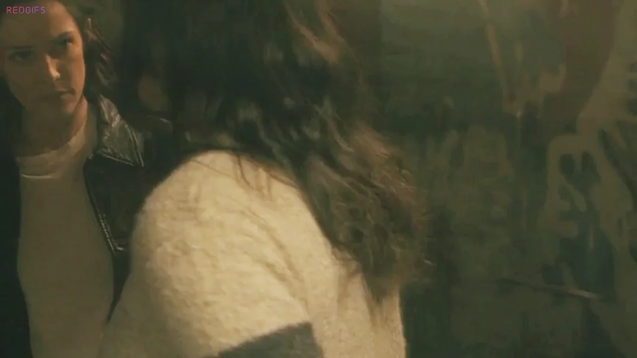 Lily Gladstone & Riley Keough's Steamy Sideboob Tease in Under the Bridge