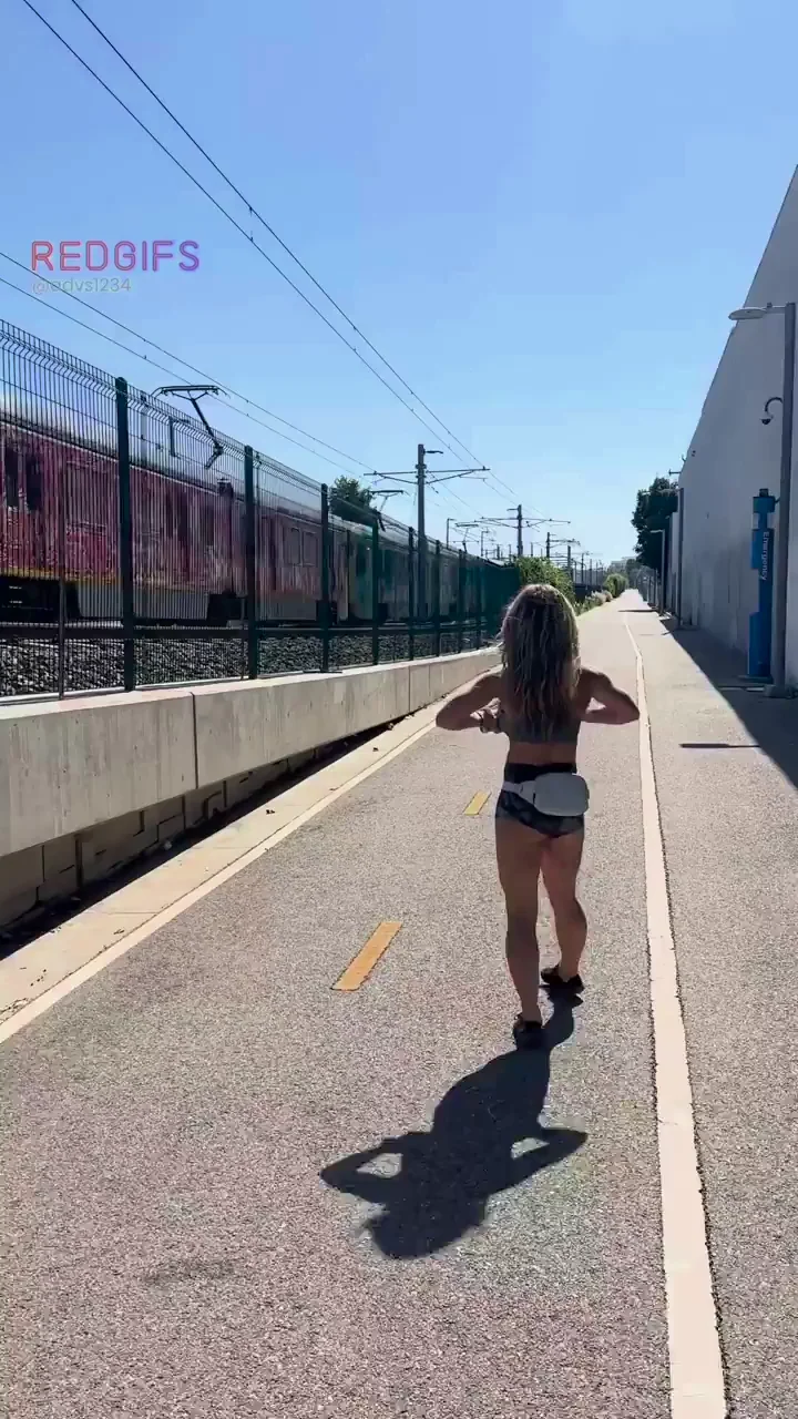 Flashing the train hehe